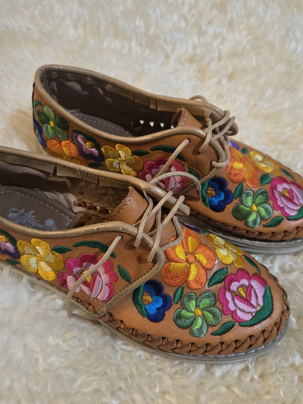 Hand-Embroidered Floral Leather Women's Lace-Up Shoes - Tan Size 7